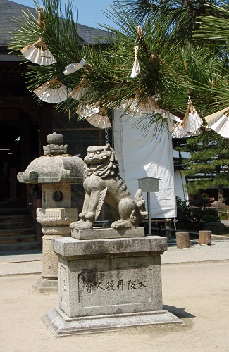 Lion statue at Chionji temple in Amanohashidate, Japan